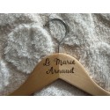 Cintre personnalisé mariage – La Mariée + prénom & date gravés – À l’unité ou par lot
